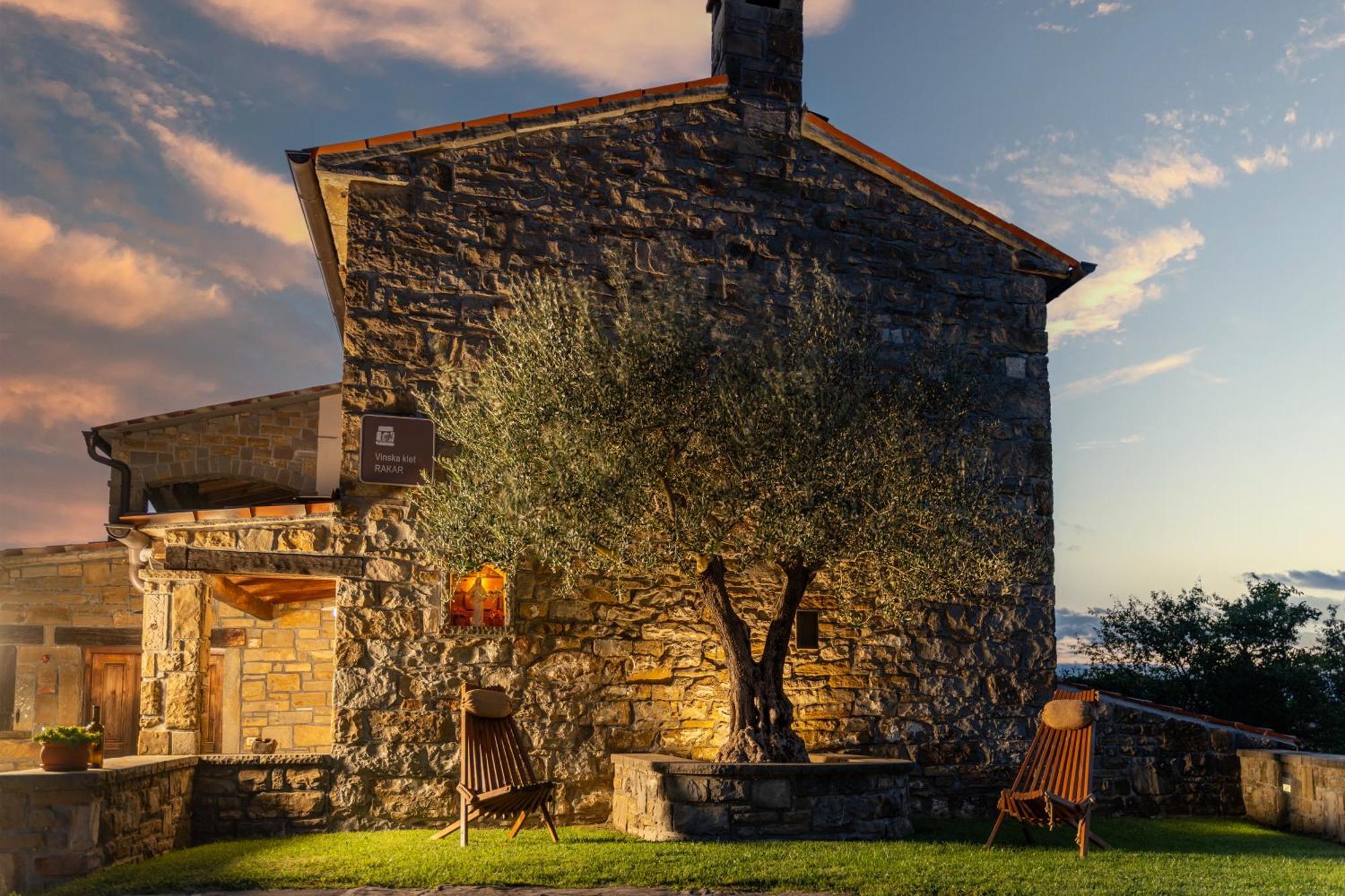 Wine House Rakar Guest House Gracisce Exterior photo