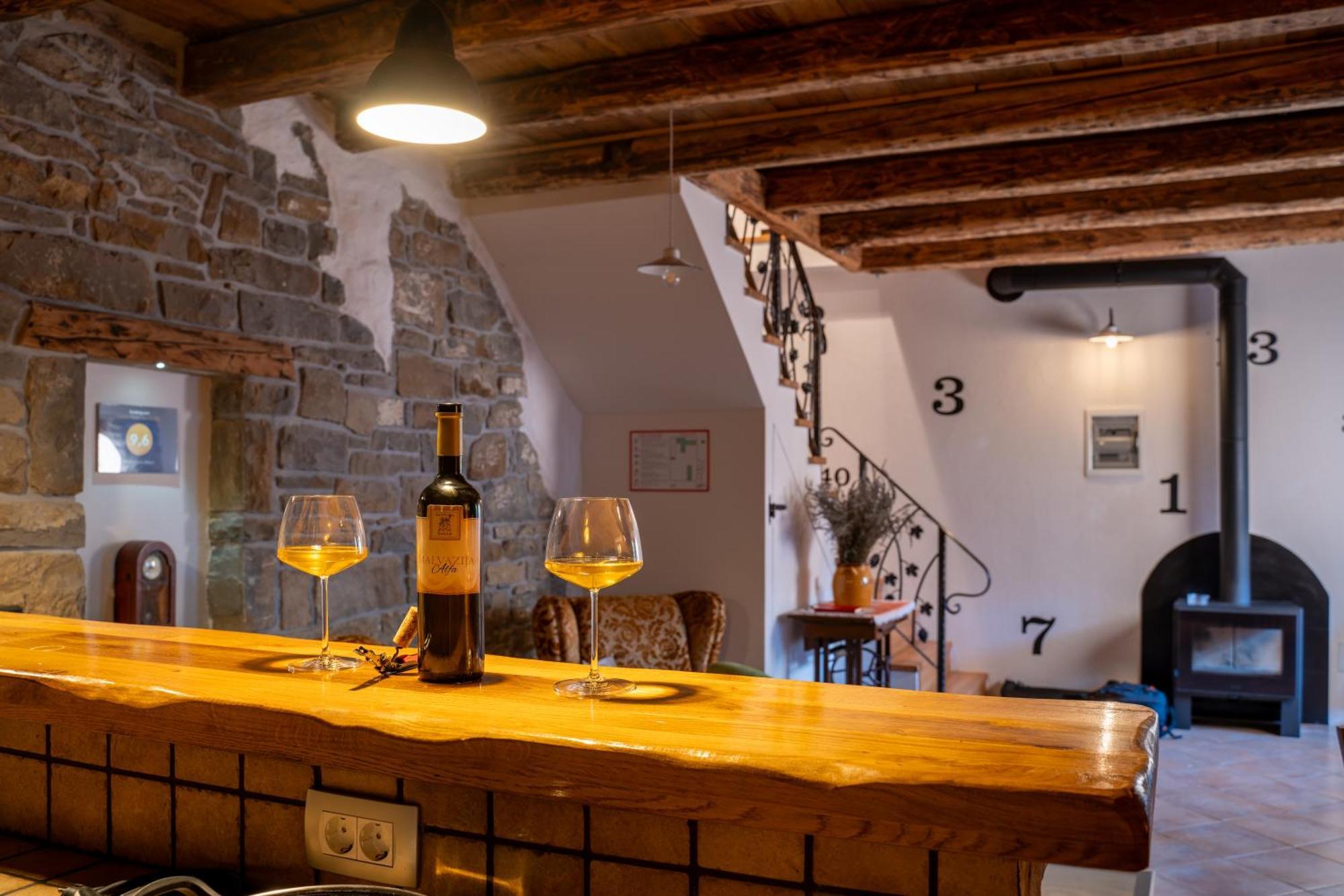 Wine House Rakar Guest House Gracisce Exterior photo