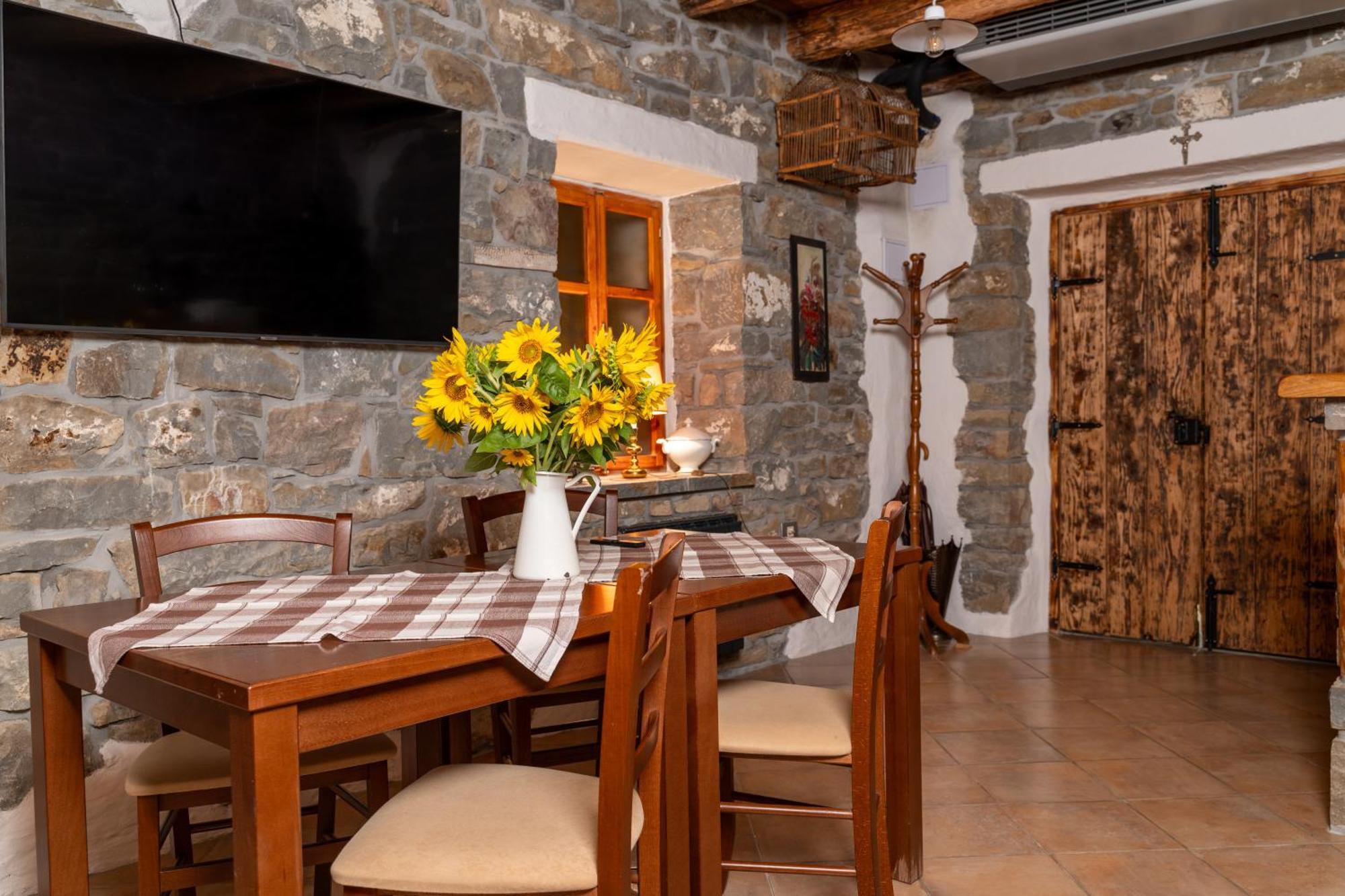 Wine House Rakar Guest House Gracisce Exterior photo
